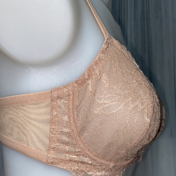 Triumph lace bra - Picture 7 of 9